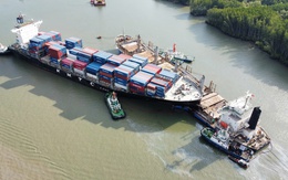 Cận cảnh khu vực tràn dầu sau va chạm tàu trên sông Lòng Tàu