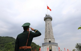 Lễ thượng cờ và gắn biển công trình cột cờ A Pa Chải