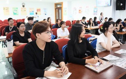 Sinh viên Trường đại học Quản lý và Công nghệ TP.HCM  bắt đầu học tại báo Tuổi Trẻ