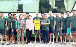 Những chiếc áo đấu thấm đẫm yêu thương ở Cúp Truyền hình TP.HCM 2025