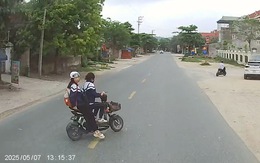 Tài xế phanh cháy lốp ô tô khi gặp 2 nữ sinh sang đường kiểu 'đố biết'