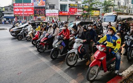 Dừng chờ quá vạch bị phạt lỗi vượt đèn đỏ hay không chấp hành vạch kẻ đường?