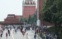 Người Nga xếp hàng viếng lăng Lênin trước khi lăng tạm đóng cửa tu sửa