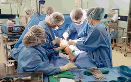 Lần đầu tại Việt Nam, bệnh nhi được thay xương đùi bằng công nghệ in 3D