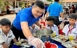 'Anh Hùng của bạn trẻ Đất Mũi' tử tế từ những điều nhỏ nhất