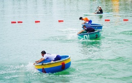 Hào hứng đua thuyền thúng trên biển Nha Trang