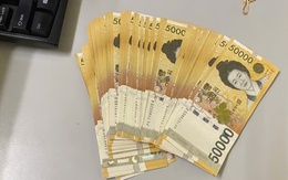 Thấy 5 triệu won bỏ quên, nữ nhân viên xe đẩy sân bay Nội Bài trả ngay cho khách Hàn Quốc