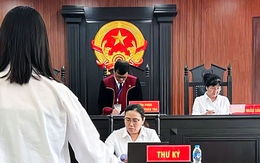 Ký hợp đồng bảo hiểm đến năm 100 tuổi, khách hàng kiện công ty bảo hiểm ra tòa