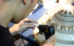 Chàng trai kể chuyện văn hóa Việt qua nón lá