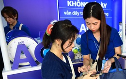 'Người nhà khen quá, mình chốt mở thẻ ACB để tiện mua sắm, kinh doanh'