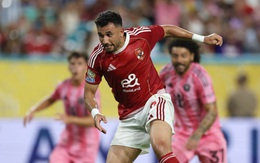 Bị phạt vì sút hỏng phạt đền trước Messi