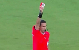 Trọng tài giơ nhầm vật lạ khi rút thẻ đỏ tại FIFA Club World Cup