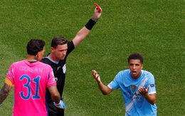 Trọng tài phạt thẻ đỏ sao Man City tại FIFA Club World Cup để tự cứu mình?