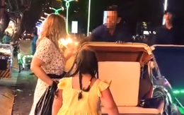 Người chạy xích lô ở Nha Trang nói gì về hành vi 'giật' tiền trên tay du khách nước ngoài?