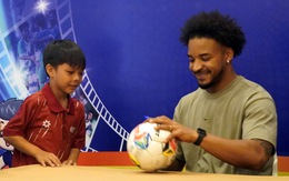 Tuyển thủ quốc gia Nguyễn Xuân Son gây sốt khi đến Vũng Tàu