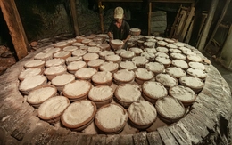 Trắng đêm hầm muối ở làng muối 150 năm tuổi