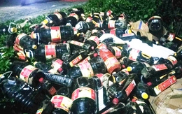 Vụ ngàn chai nước mắm bị vứt ven đường: Triệu tập 2 người lên làm việc