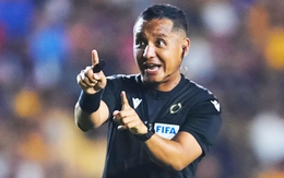 Fan Chelsea lo cho Caicedo sắp đối mặt trọng tài 'giáo sư hóa'