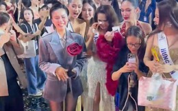 Nam diễn viên bất ngờ cầu hôn bạn gái ngay sân khấu 'Hoa hậu Hoàn vũ Việt Nam 2025'