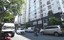 Xe đậu tràn lan giữa đường, nhưng thiếu bãi giữ, biết gửi xe ở đâu?