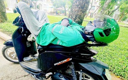 Những giấc ngủ trưa trên hè phố