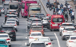 Lắp rào chắn trên đường Võ Chí Công, Phạm Văn Đồng gây ùn tắc, lãnh đạo Sở Xây dựng Hà Nội nói gì?