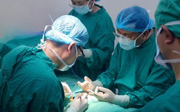 Phẫu thuật cho 2 bé trai ở Đà Lạt bị vùi dương vật bẩm sinh