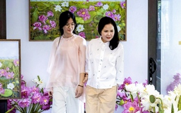 Đến gallery chỉ trưng bày một bức tranh sen