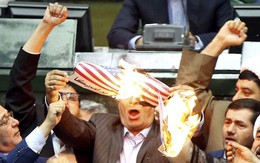 Video nghị sĩ Iran đốt cờ Mỹ lan truyền trở lại giữa lệnh ngừng bắn