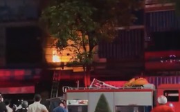 Cháy nhà dân trong đêm ở Đà Nẵng, lực lượng chức năng khẩn trương dập lửa ngăn cháy lan