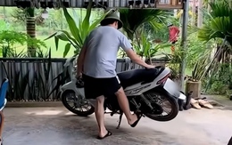 Cách dựng chống đứng xe máy đơn giản nhiều người không biết