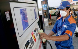 Giá xăng dầu đảo chiều: Chiết khấu từ 0 lên hơn 1.000 đồng/lít, thiếu hàng rồi 'xả hàng'