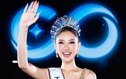 Hoa hậu Hoàn vũ Phương Linh được khen với đề văn 'vùng trời quê hương nào cũng là bầu trời Tổ quốc'