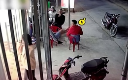 Cô gái quê một cục khi cụng đầu vào cửa kính cường lực