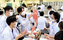 Sinh viên ngành y sắp phải thi đánh giá năng lực 'chuẩn quốc tế' trước khi hành nghề