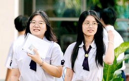 Thí sinh vui vẻ vì đề thi văn tốt nghiệp THPT 2025 nhẹ nhàng