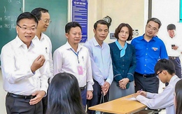 Thi tốt nghiệp THPT 2025: 2 bộ đề thi cho 2 đối tượng