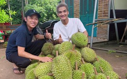 Mặc Văn Khoa ghé vườn thăm hỏi sức khỏe Hoài Linh