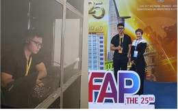 Học sinh Royal School tự tin dịch cabin của hội nghị quốc tế