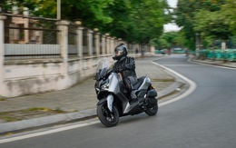Yamaha XMAX 300 vừa đủ để đi làm, vừa ổn để đi phượt?