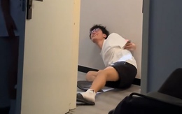 Cười khoái chí khi hù được chàng trai giật mình liên tiếp trong 8 giây
