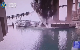 Ukraine đặt thuốc nổ phá trụ cầu nối bán đảo Crimea với Nga