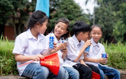 Vinamilk tặng gần 70.000 hộp sữa cho trẻ em khó khăn dịp 1-6