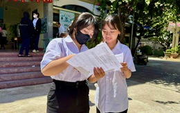 Sĩ tử Bình Định thích thú với đề văn giữ gìn giá trị truyền thống trong xu thế hội nhập