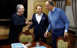 Làm rõ tin đồn Tổng thống Pháp Macron giấu cocaine trên tàu đi Kiev