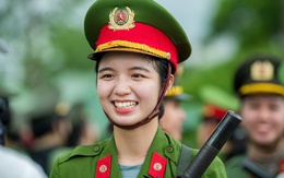 'Bước chân không mỏi' của chiến sĩ công an 2 lần vinh dự sải bước diễu binh