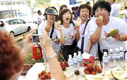 Penang hút du khách với tiệc sầu riêng ăn không giới hạn