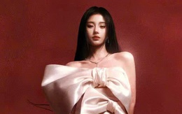 Mỹ nữ 4.000 năm có một Cúc Tịnh Y diện đầm Đỗ Mạnh Cường trên bìa Cosmopolitan Trung Quốc