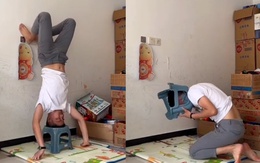 Chàng trai cắm đầu vào ghế khi trồng cây chuối