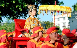 Cố đô Huế rực sắc với cả ngàn bộ cổ phục Việt diễu phố